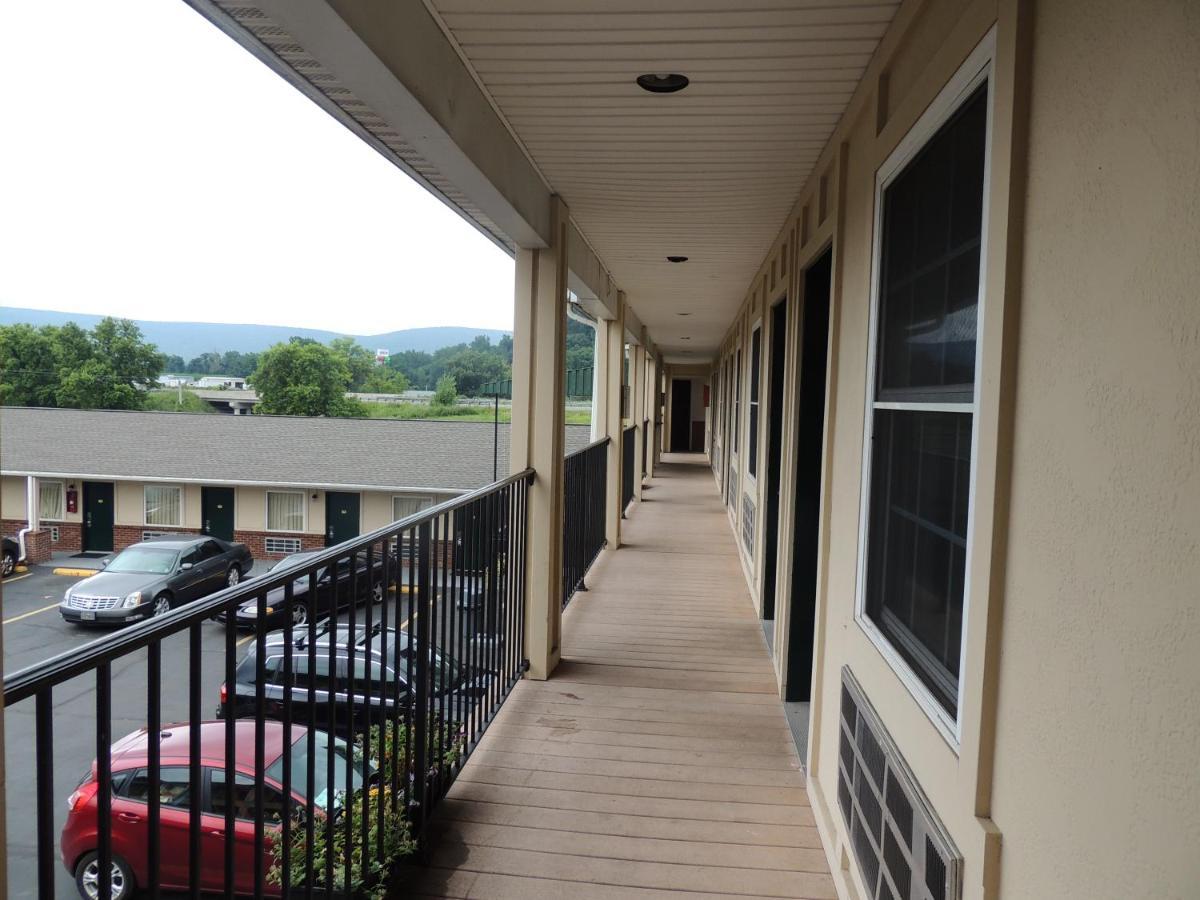 Super 8 By Wyndham Mifflinville Near Bloomsburg Exteriör bild