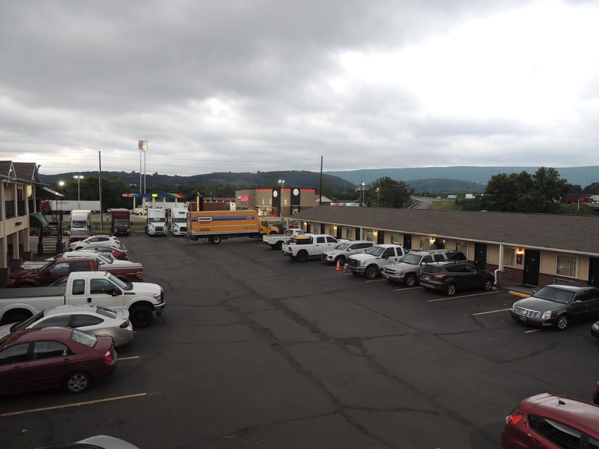 Super 8 By Wyndham Mifflinville Near Bloomsburg Exteriör bild